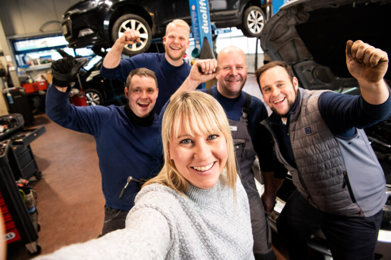 Das Team von Autoservice Reichert aus Dresden präsentiert die Karrierechancen in der Autowerkstatt